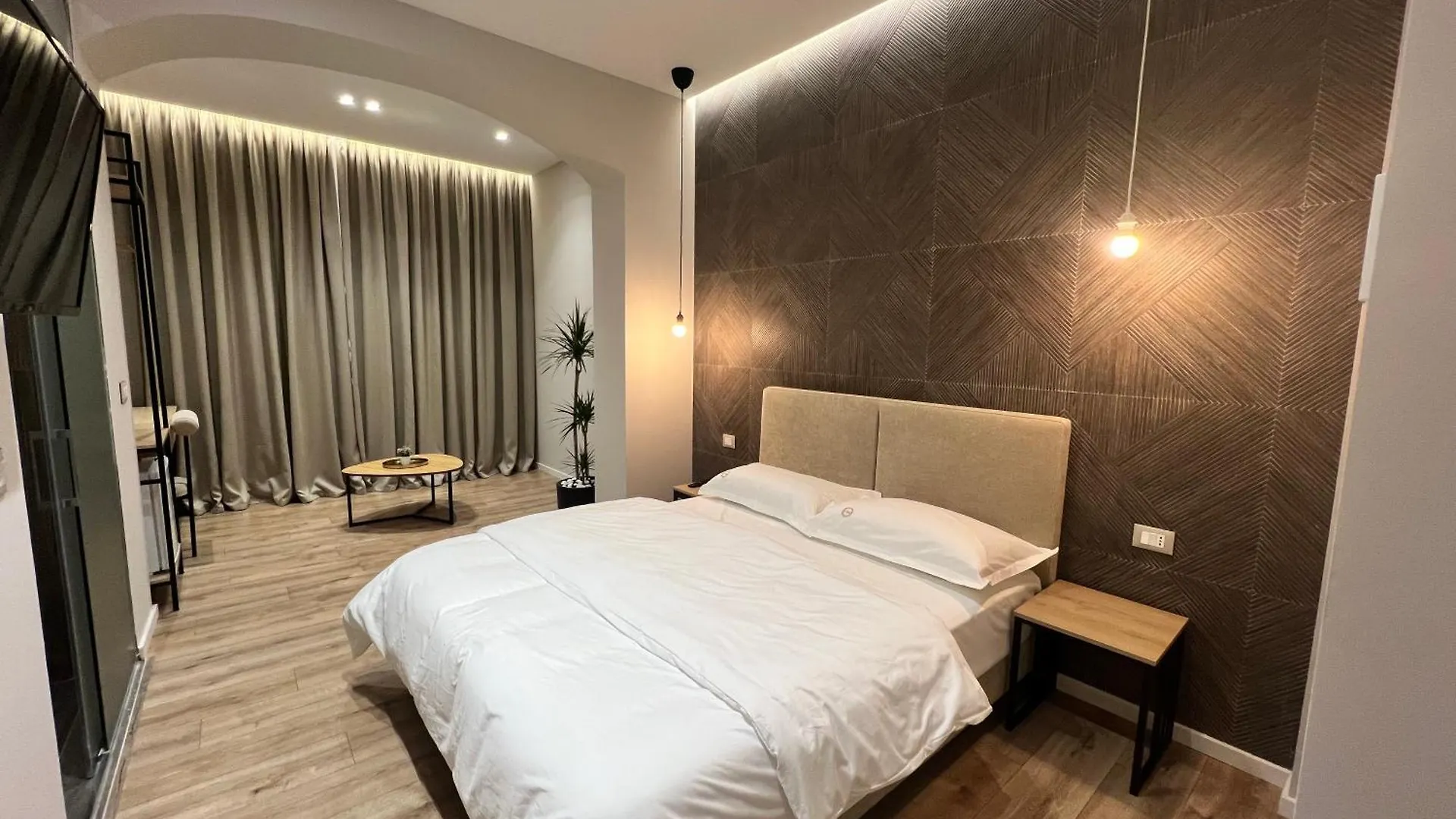 Enzo Rooms & Apartment Blloku Tirana Hotel